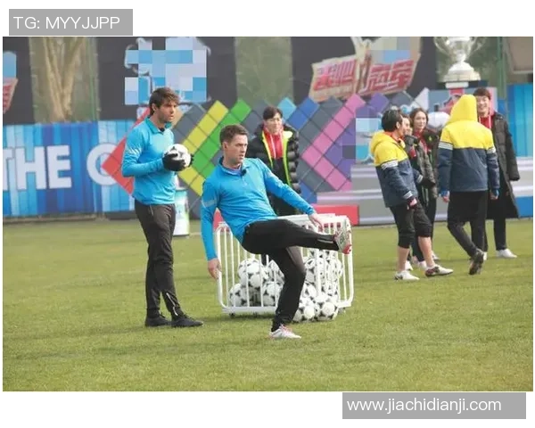 卡卡助攻助力足球明星赛精彩对决展现球场魅力与团队精神